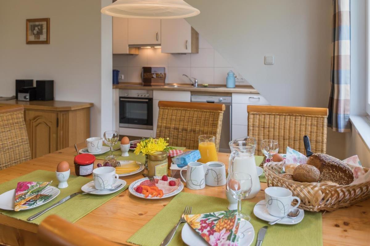 Appartamento Friesenhof Janssen - Urlaub Auf Dem Bauernhof Neuharlingersiel Esterno foto