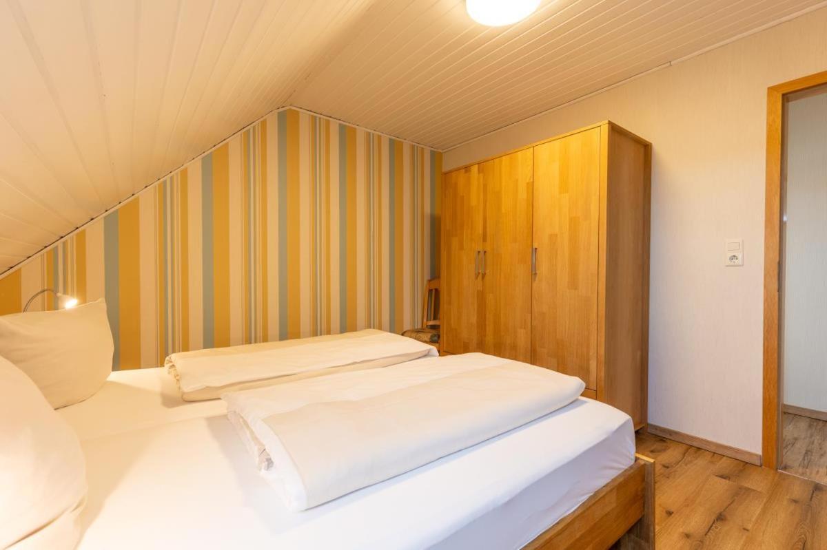 Appartamento Friesenhof Janssen - Urlaub Auf Dem Bauernhof Neuharlingersiel Esterno foto